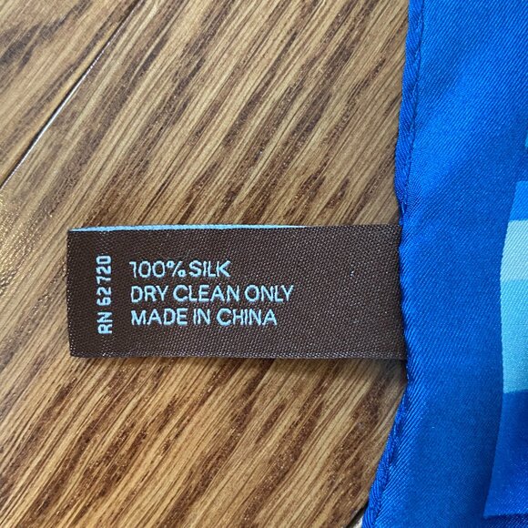 100% Silk Scarf in Blue Monotone Geometric Abstract Print Adrienne Vittadini - Picture 6 of 9